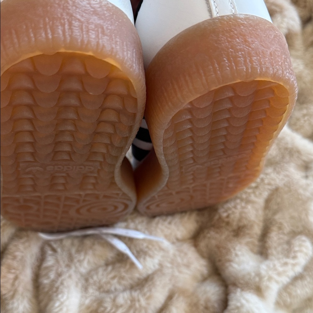 Adidas White and Black Sneakers with Gum Sole Sambae 7.5 - Picture 6 of 8